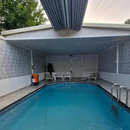 Grandvadi Kapali Isitmali Havuz Villa