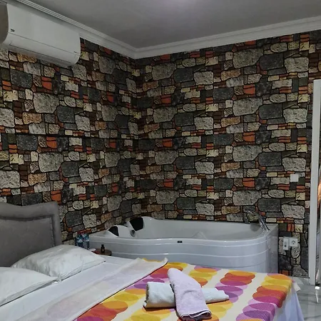 Grandvadi Kapali Isitmali Havuz Villa