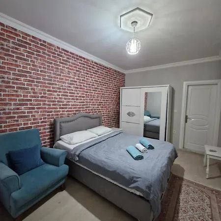 Grandvadi Kapali Isitmali Havuz Sapanca