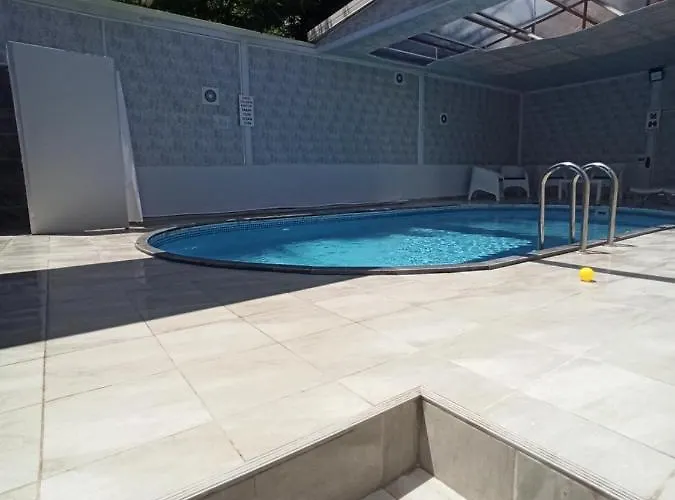 Grandvadi Kapali Isitmali Havuz *