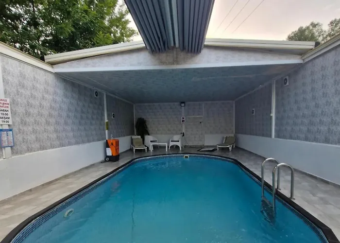 Grandvadi Kapali Isitmali Havuz Villa