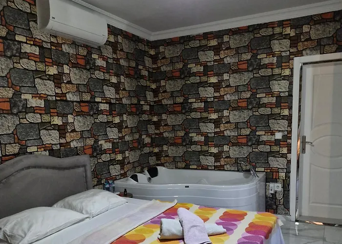 Grandvadi Kapali Isitmali Havuz Villa